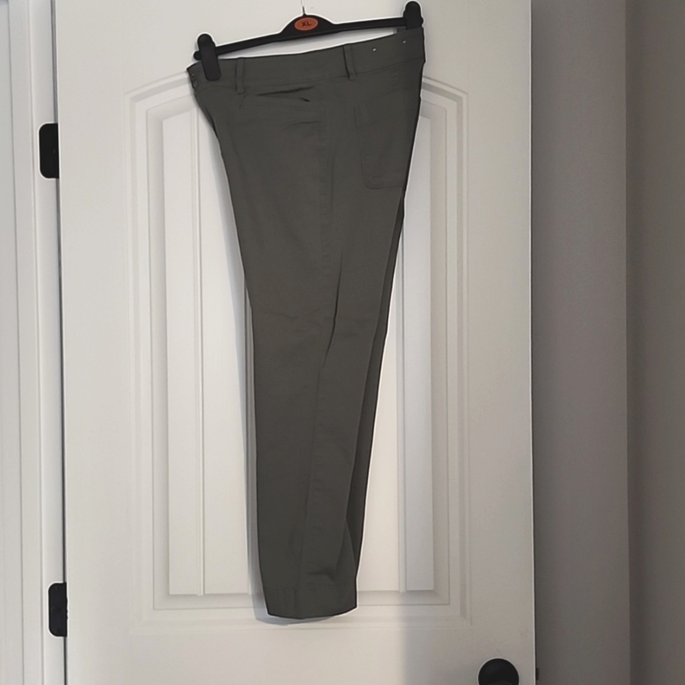 Loft women’s straight crop pants